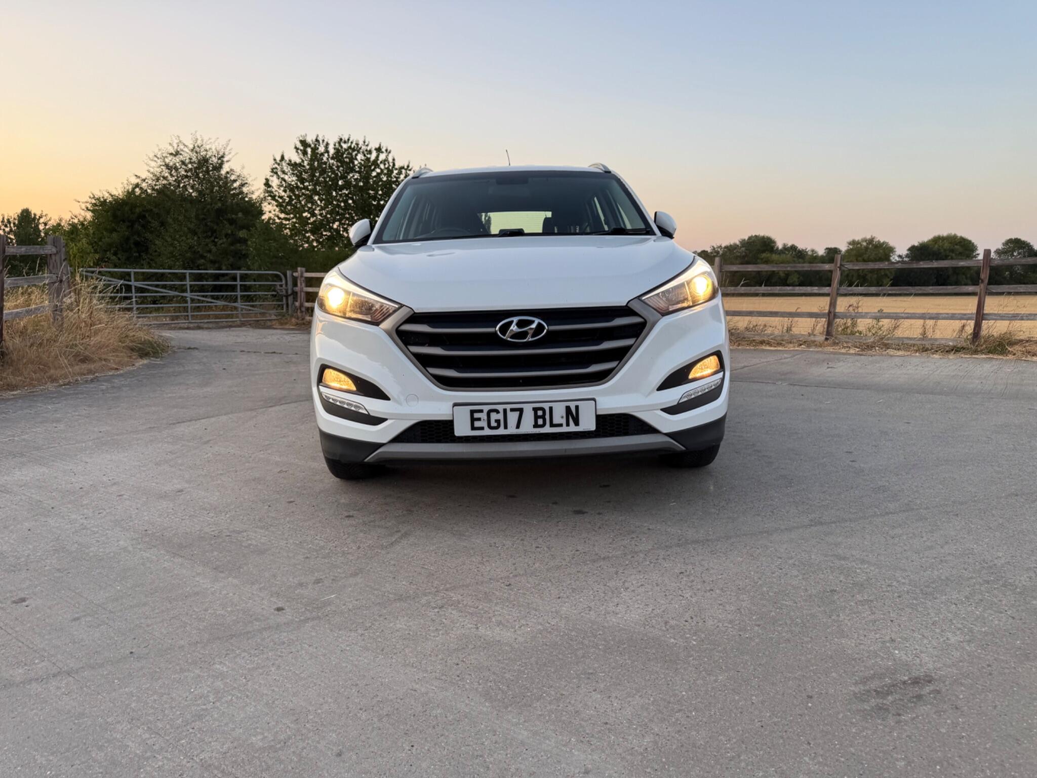 Hyundai TUCSON 2.0 CRDi Premium SE 4WD Euro 6 5dr — photo 56 of 102